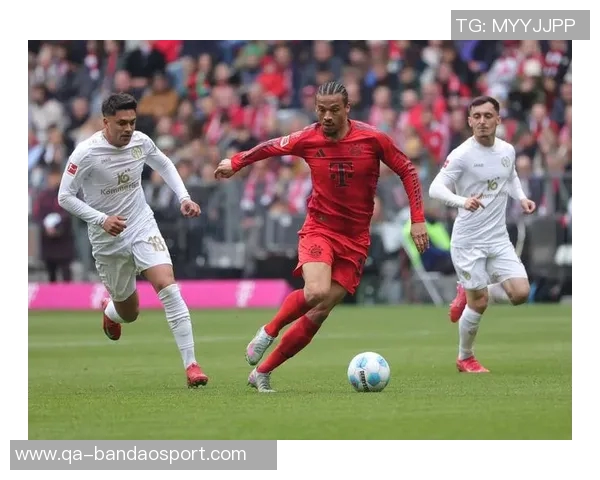 拜仁官方推特发布德甲对阵斯图加特海报基米希与卡尔共同亮相